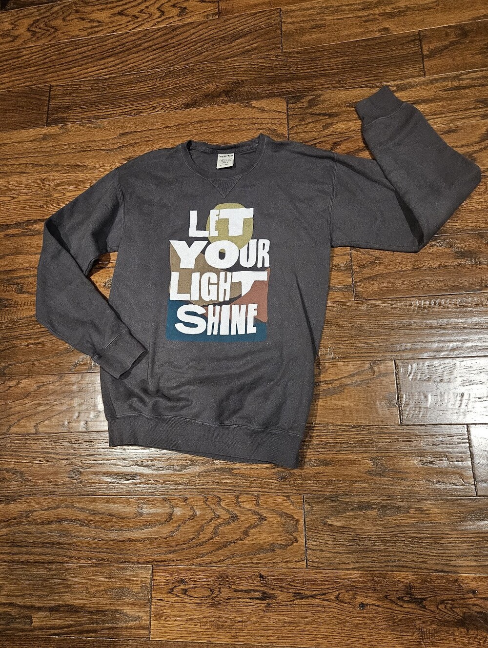 NWOT Comfort Wash Grey Graphic Crewneck Sweatshirt "Let Your Light Shine" Small